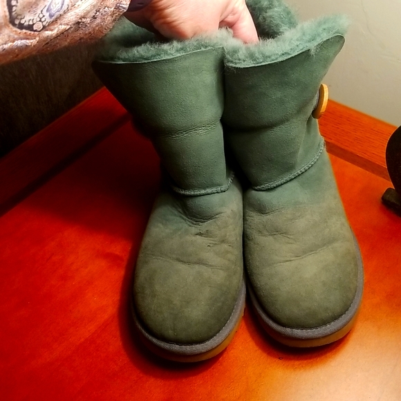 UGG BOOTS - Picture 2 of 8